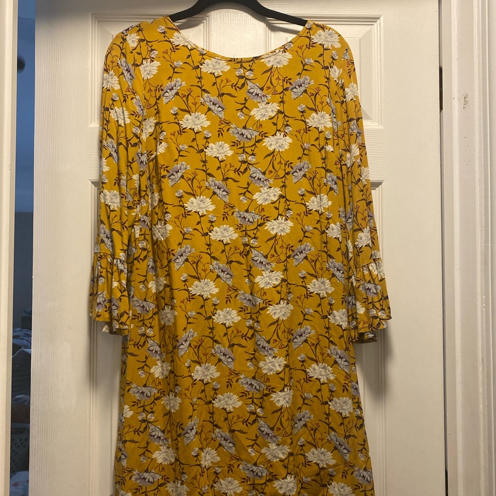 Old Navy dress size M, NWOT, mustard color w/periwinkle floral design